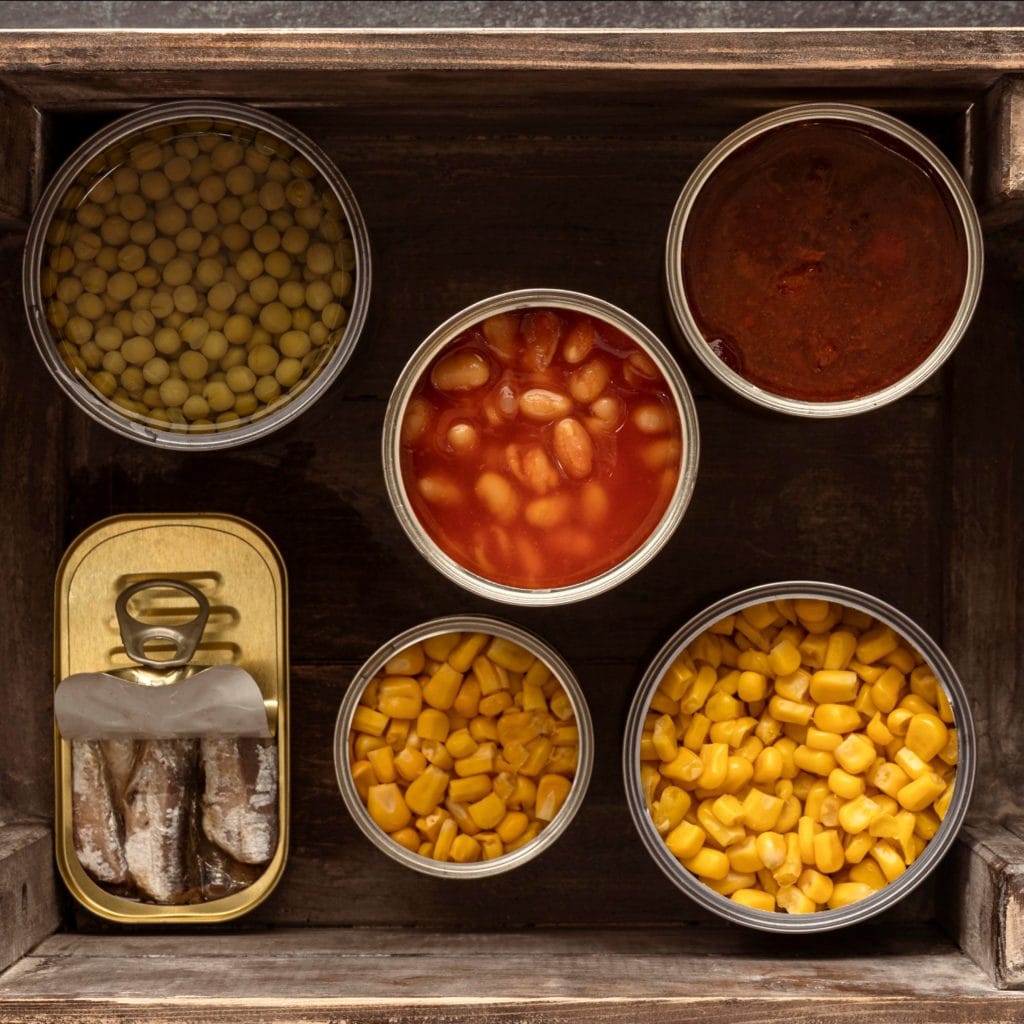 Conserve deschise: mazăre, fasole, porumb și sardine